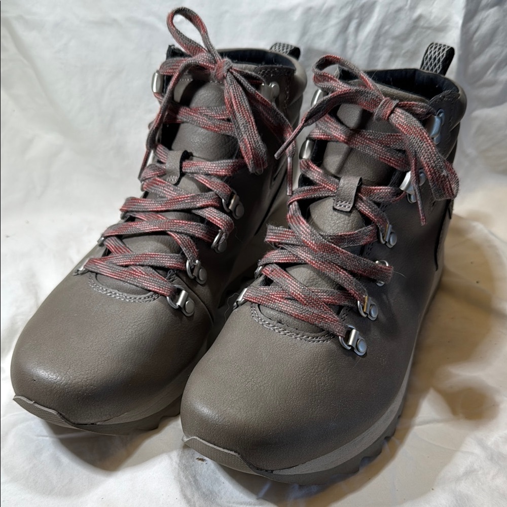 NWOB Merrell Alpine Hiker Boot women’s sz 9.5